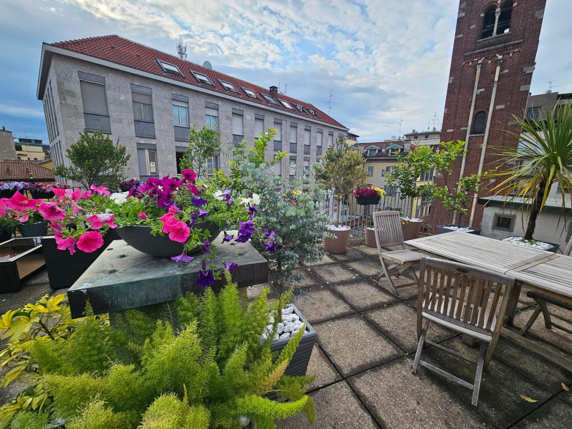 Exclusive Top Floor 2-Bedroom Flat Milano Eksteriør billede
